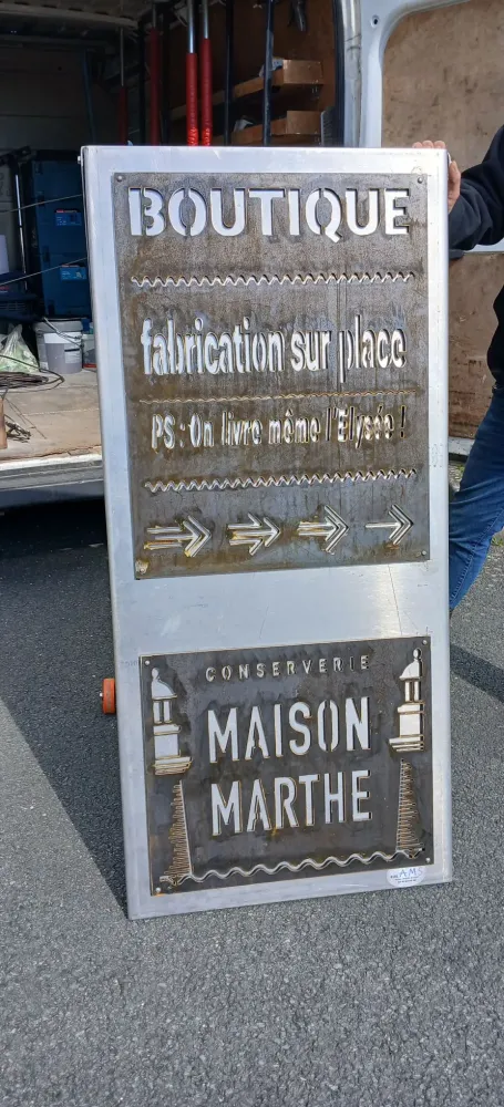 fabrication enseigne restaurant en acier