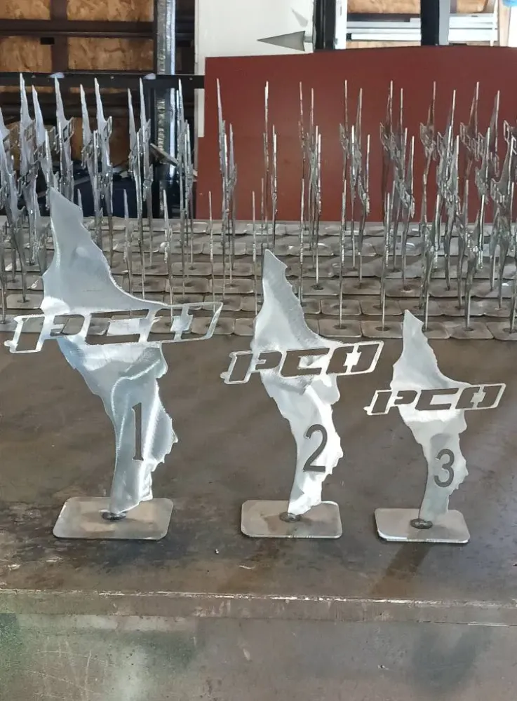 fabrication trophee sur mesure en acier